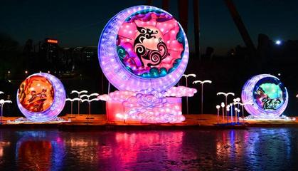 十二城同輝，匠心耀新春 “華僑城·自貢燈會”盛大啟幕，彩燈藝術點亮中國年